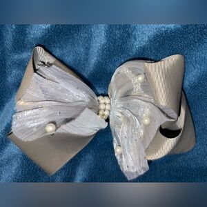 Pearl-Embellished Silver Hair Bow
